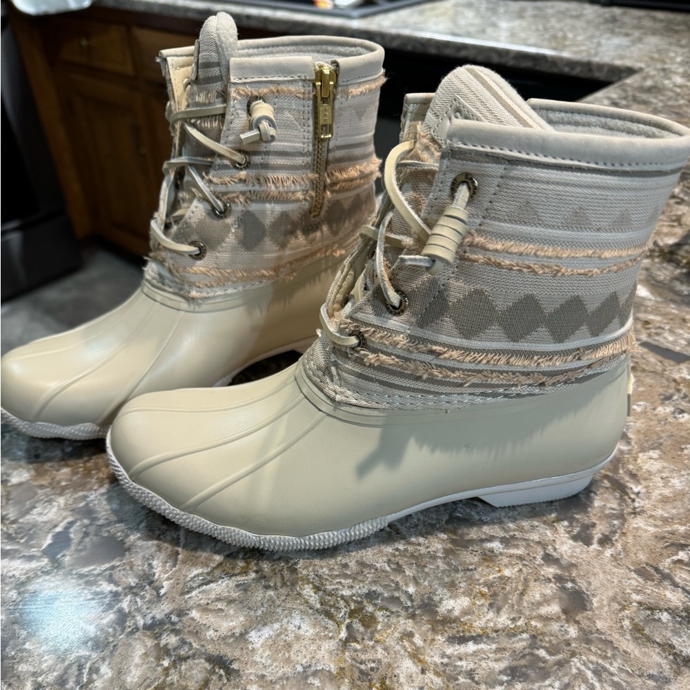 Sperry Boots Size 7 Like New